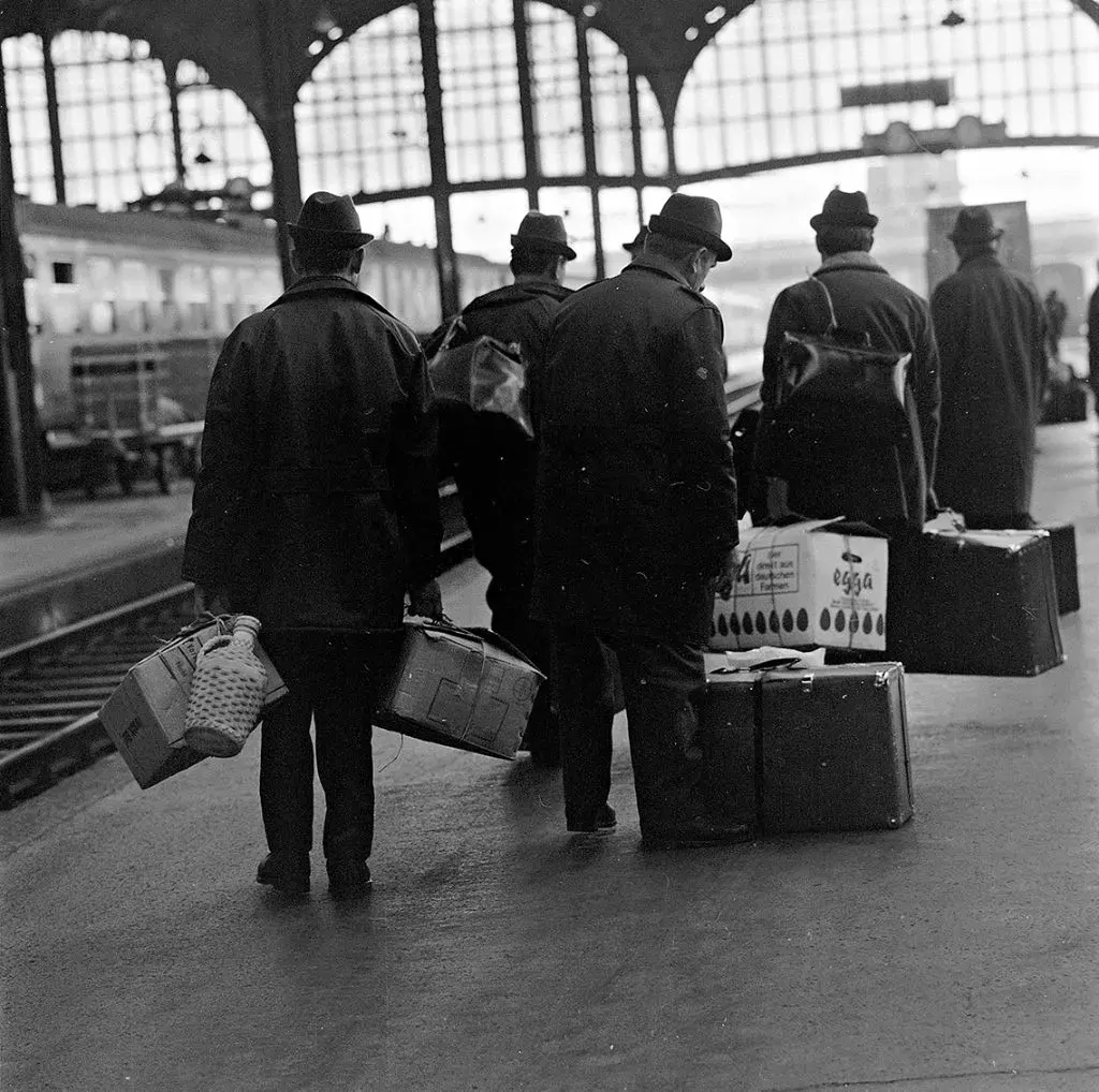 Heimreise italienischer Gastarbeiter am 17. Dezember 1970 ab Bahnhof Basel SBB