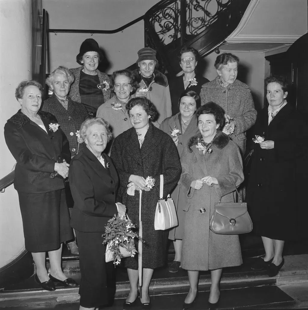 Porträt der ersten elf Basler Bürgerrätinnen am 5. Dezember 1961