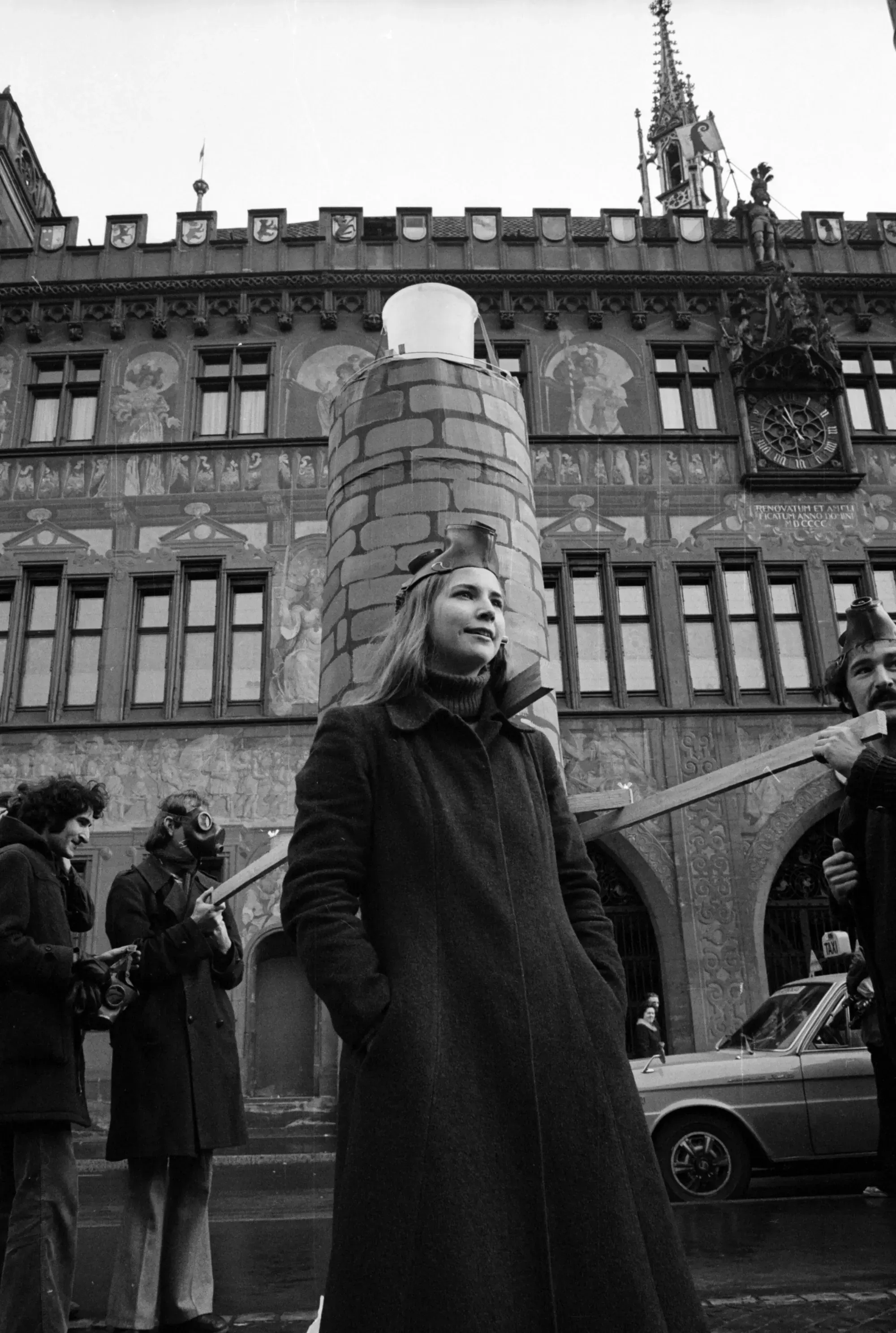 Aufnahmen von einer Demonstration des Komitees Wohnliches St. Johann im April 1976.